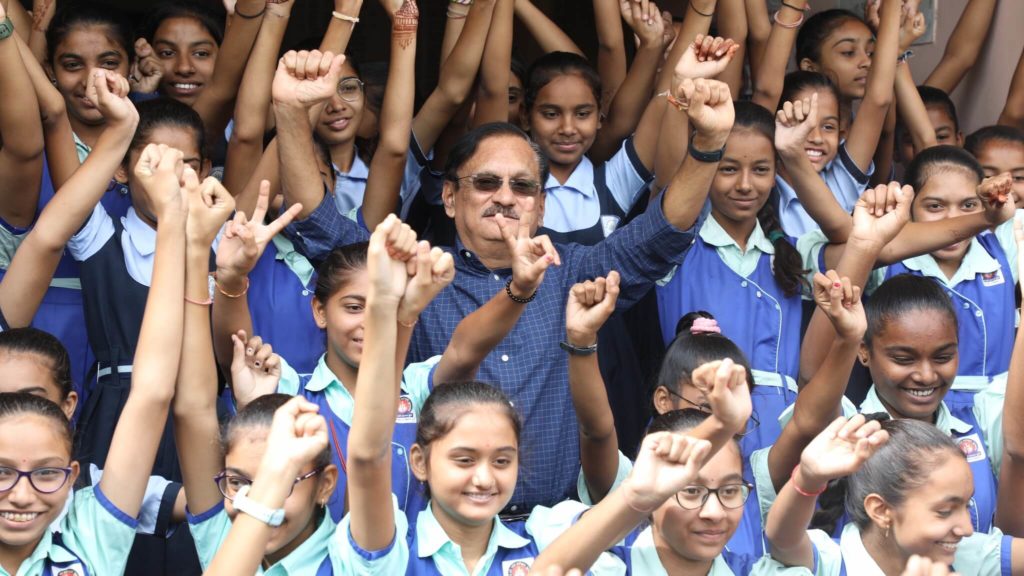 Happy students with Shri Pratulbhai